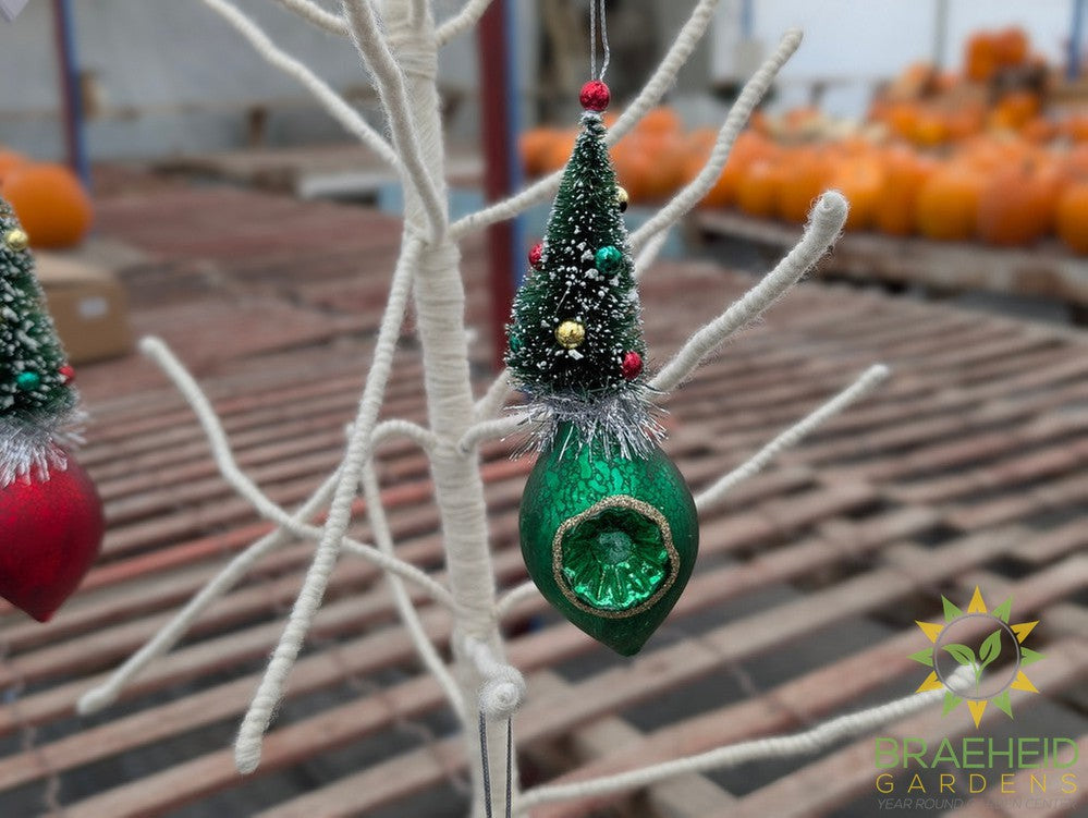 Tree w/Reflector Ornaments