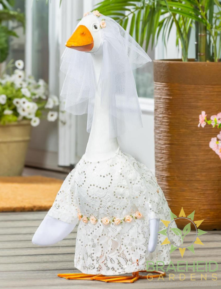 Giddy the Goose-Bride Outfit